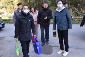 暖心｜金太阳党支部与共建单位节前走访老党员、困难群众